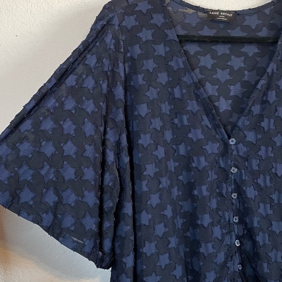 Lane Bryant Black Classic Flutter Sleeve V-Neck Peplum Shirt Blue Stars - Picture 5 of 13